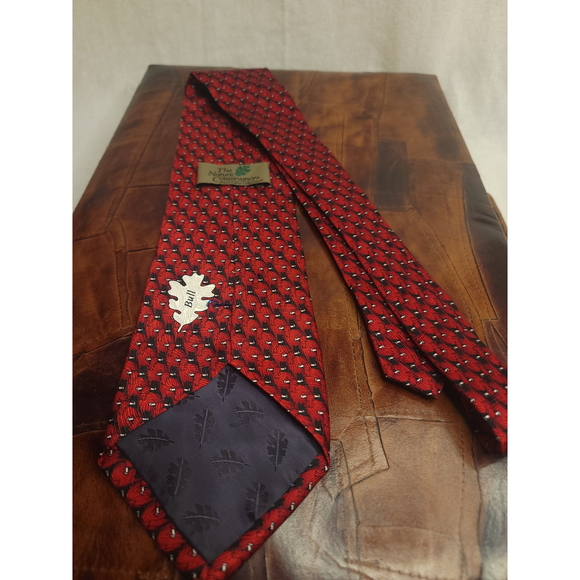 The Nature Conservatory Bull Silk Red Tie 4.5x62" - Picture 5 of 6